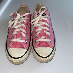 Converse pink